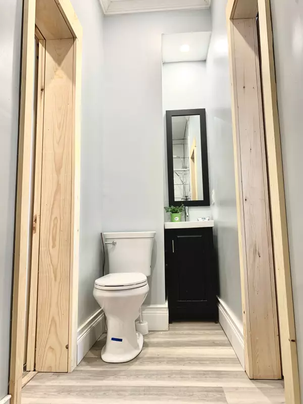 Belleville, ON K8P 3K1,33 Everett ST #1