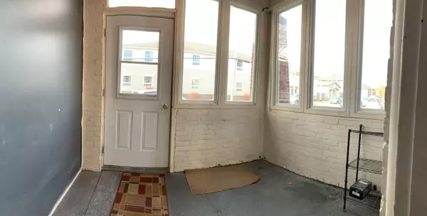 Belleville, ON K8P 3K1,33 Everett ST #1