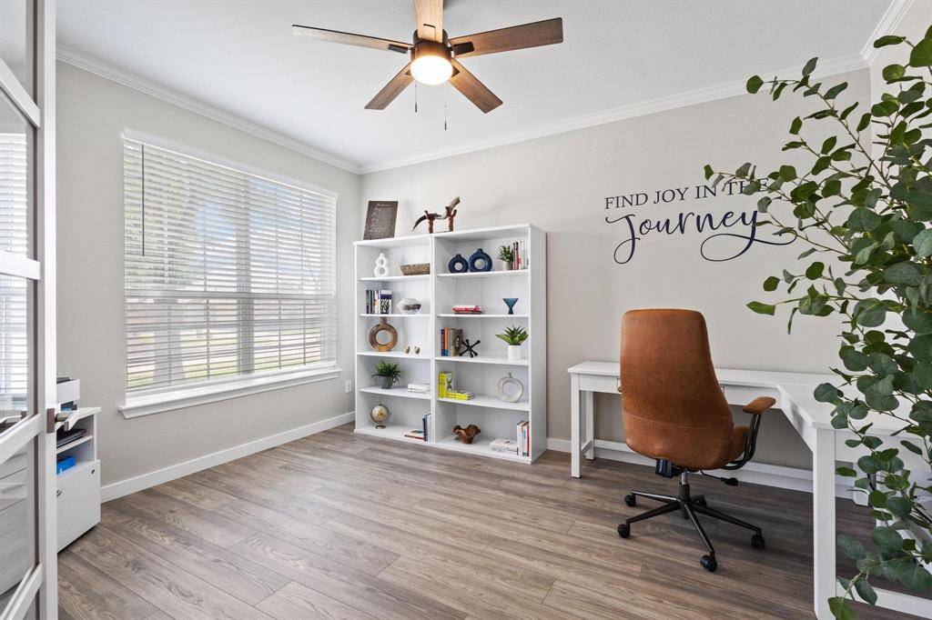 3905 Park Wood Drive, Corinth, TX 76208