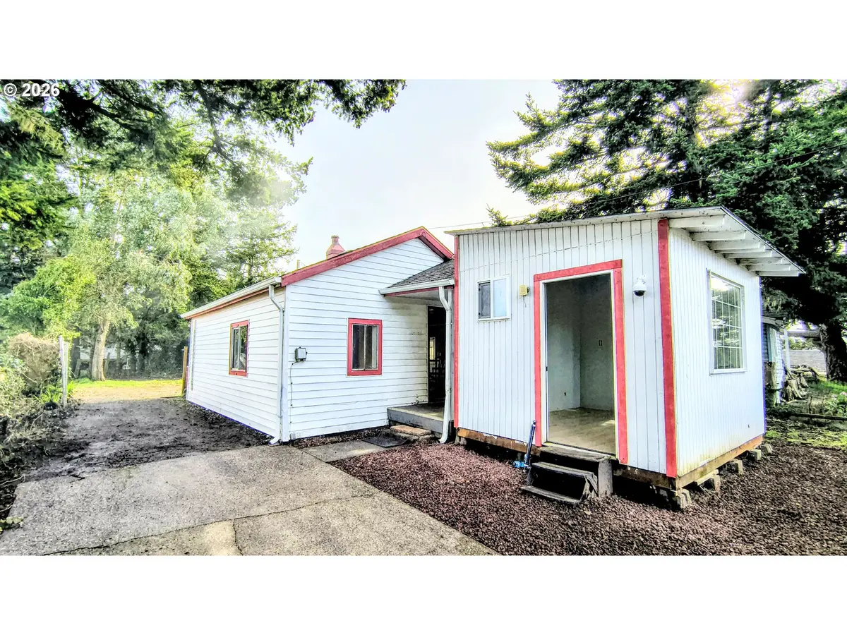 319 N WALL ST, Coos Bay, OR 97420