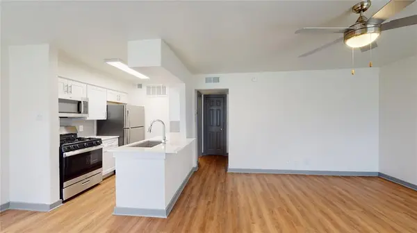 205 E Davis Street #103, Dallas, TX 75203