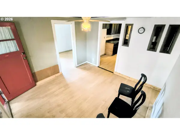 319 N WALL ST, Coos Bay, OR 97420