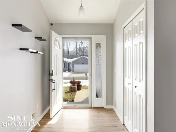 1103 Beth CT, Algonac, MI 48001