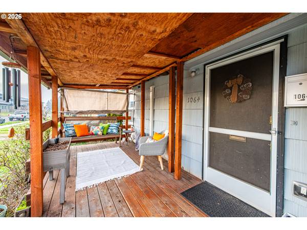 1064 E TAYLOR AVE, Cottage Grove, OR 97424