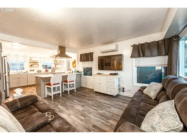 1064 E TAYLOR AVE, Cottage Grove, OR 97424