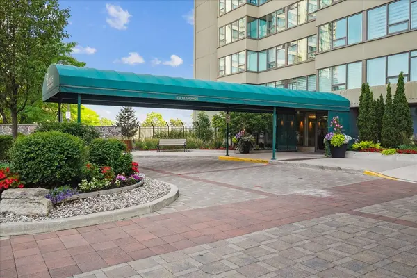 55 Skymark DR #2404, Toronto C15, ON M2H 3N4