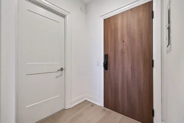 21 Park ST E #1009, Mississauga, ON L5G 0C2