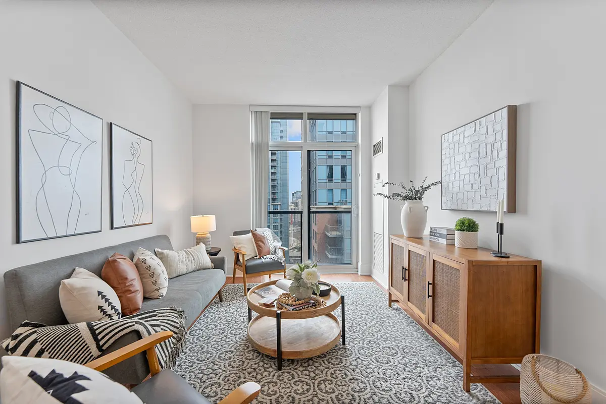 35 Viking LN #2645, Toronto W08, ON M9B 0A2