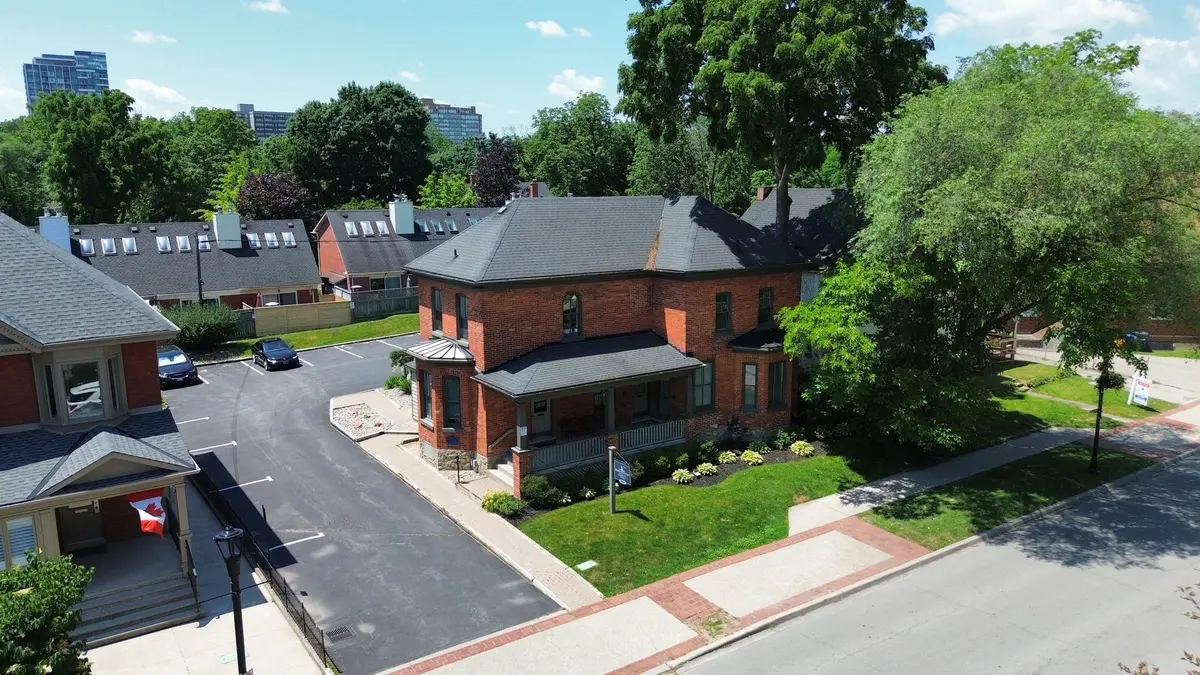 464 Locust ST, Burlington, ON L7S 1V1