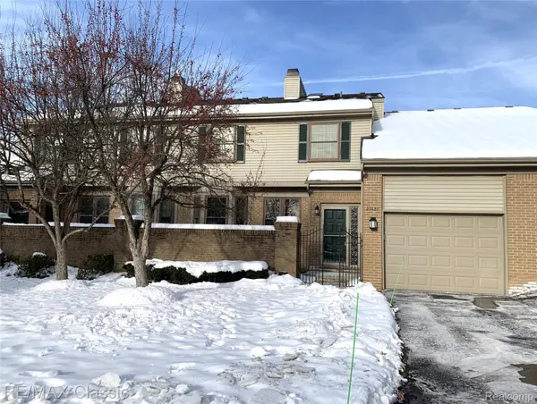 29424 Regents Pointe #62, Farmington Hills, MI 48331