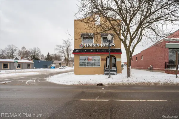 11528 S Saginaw ST, Grand Blanc, MI 48439