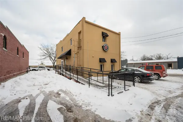 11528 S Saginaw ST, Grand Blanc, MI 48439