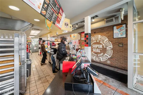 11528 S Saginaw ST, Grand Blanc, MI 48439