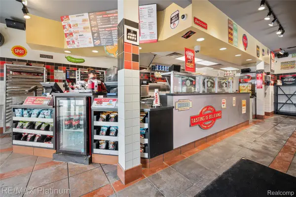 11528 S Saginaw ST, Grand Blanc, MI 48439