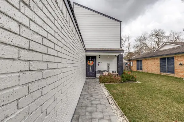 605 S Remington Drive, Angleton, TX 77515