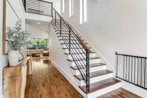 Dallas, TX 75214,6932 Chantilly Court