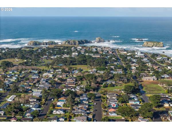 710 8TH CT SW, Bandon, OR 97411