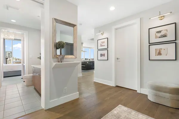 433 11 AVE SE #1601, Calgary, AB T2G 0C7