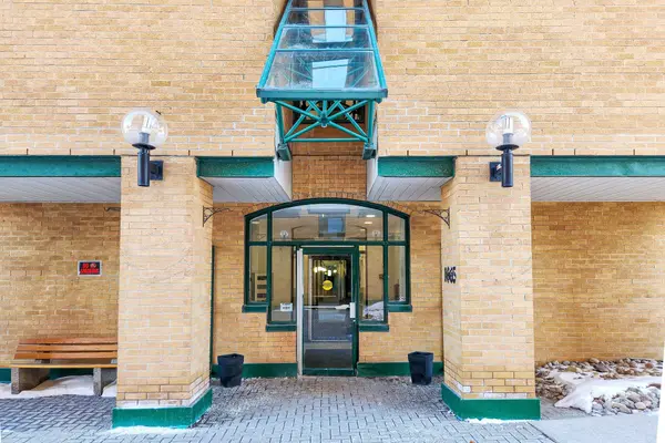 1665 Pickering Pkwy #712, Pickering, ON L1V 6L4