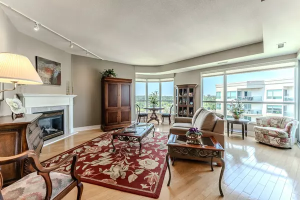 Barrie, ON L4N 9R2,2 Toronto ST #PH2/3