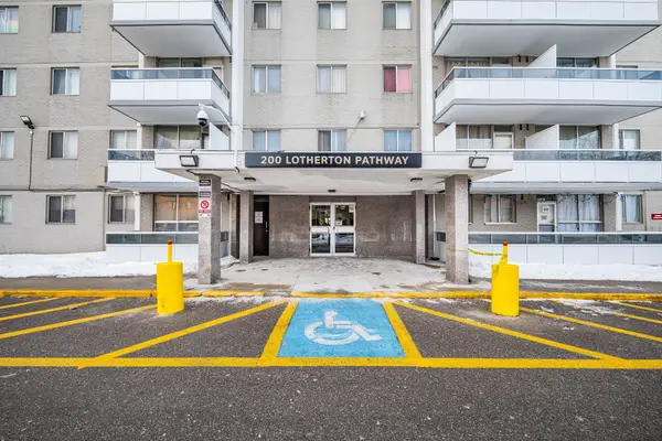 200 Lotherton Pathway #509, Toronto W04, ON M6B 2G8