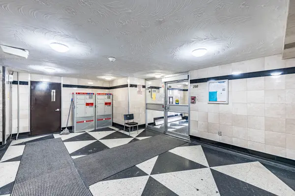 200 Lotherton Pathway #509, Toronto W04, ON M6B 2G8