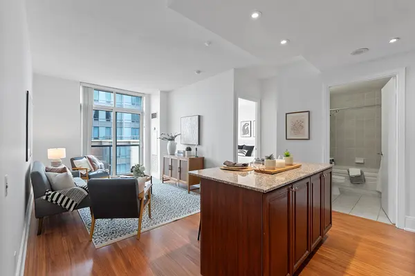 35 Viking LN #2645, Toronto W08, ON M9B 0A2