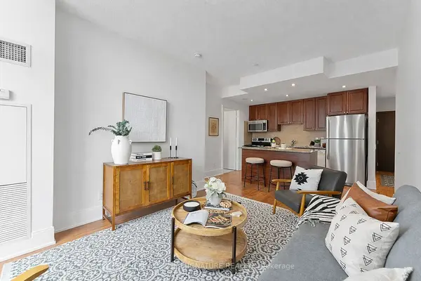 35 Viking LN #2645, Toronto W08, ON M9B 0A2