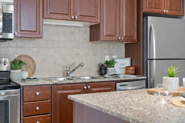 35 Viking LN #2645, Toronto W08, ON M9B 0A2