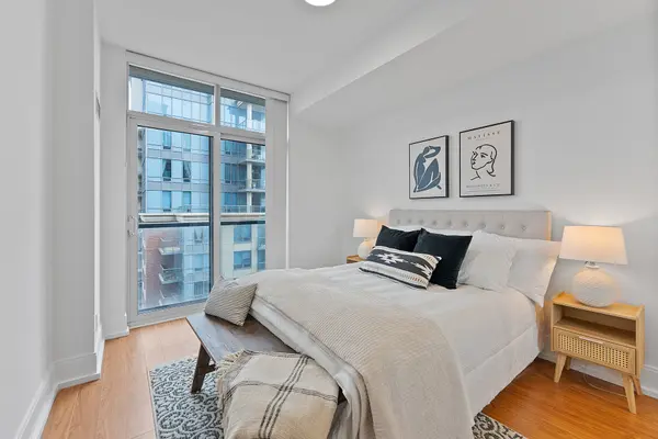 35 Viking LN #2645, Toronto W08, ON M9B 0A2