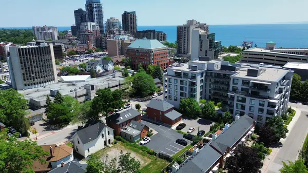 464 Locust ST, Burlington, ON L7S 1V1