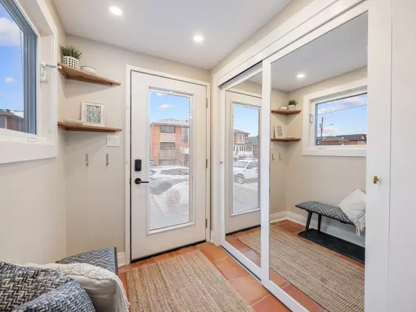 Toronto W03, ON M6N 4T7,74 Chryessa AVE