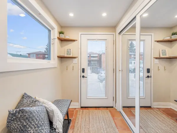 74 Chryessa AVE, Toronto W03, ON M6N 4T7