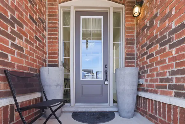 60 Hennessey CRES, Kawartha Lakes, ON K9V 0P3