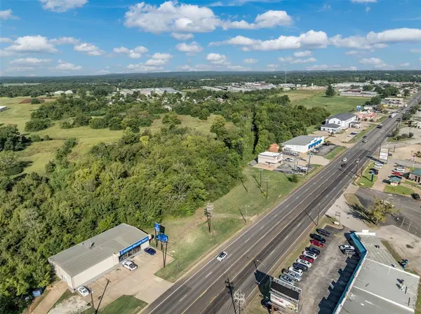 1743 S Jackson, Jacksonville, TX 75766