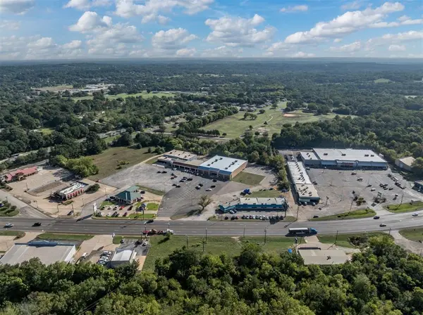 1743 S Jackson, Jacksonville, TX 75766