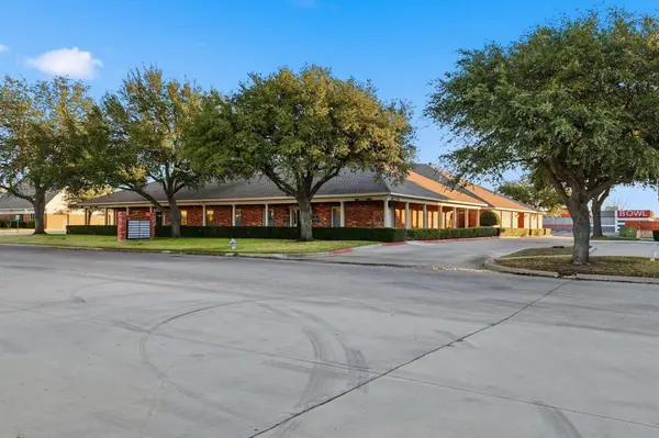 105 Kathryn Drive, Lewisville, TX 75067