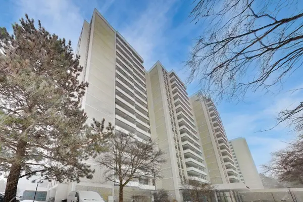 10 Parkway Forest DR #208, Toronto C15, ON M2J 1L3