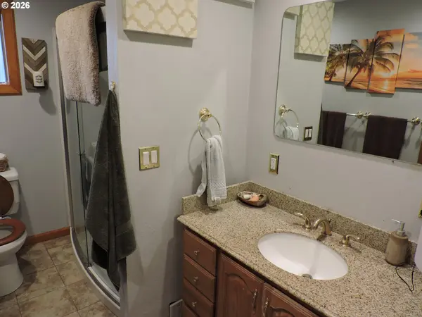 9200 SW SAGERT ST, Tualatin, OR 97062