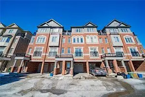 86 Aquatic Ballet PATH #86/106, Oshawa, ON L1L 0K6