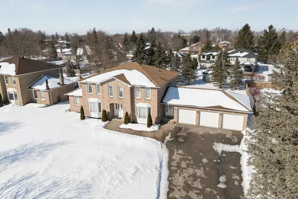 8 Veronica CRES,  East Gwillimbury,  ON L0G 1V0