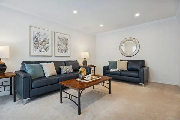 8 Veronica CRES, East Gwillimbury, ON L0G 1V0