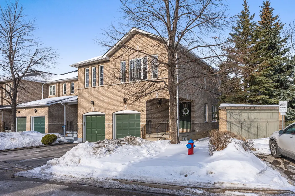 7115 Rexwood RD #32, Mississauga, ON L4T 4L3