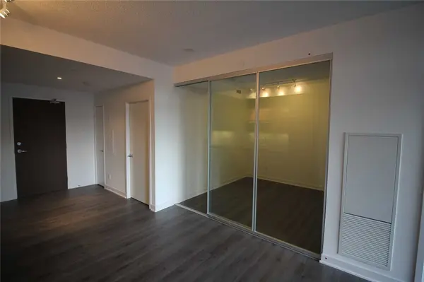 90 Queens Wharf RD #209, Toronto C01, ON M5V 0J4