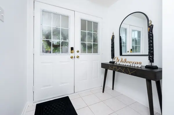 7115 Rexwood RD #32, Mississauga, ON L4T 4L3