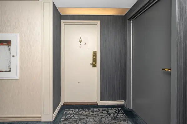 20 Cherrytree DR #809, Brampton, ON L6Y 3V1