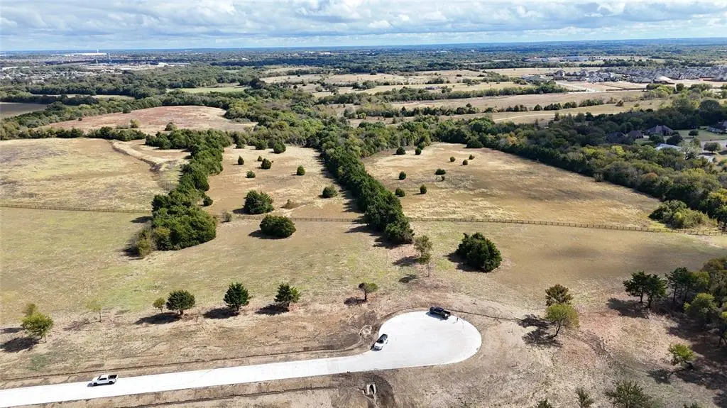 000 Latigo Court, Oak Leaf, TX 75154