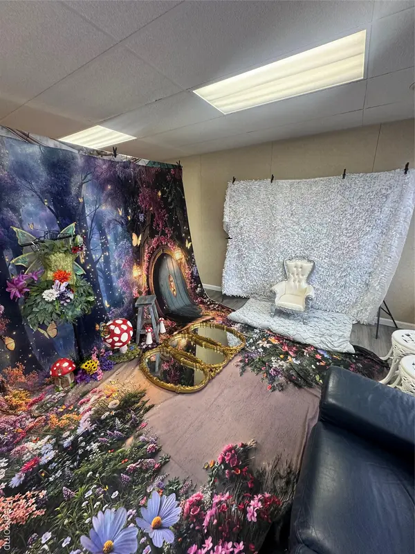 2025 West RD, Trentoncity_wayne, MI 48183