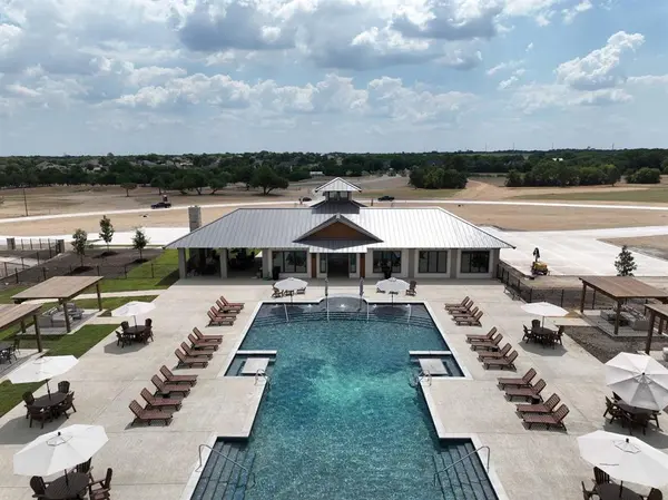 000 Latigo Court, Oak Leaf, TX 75154