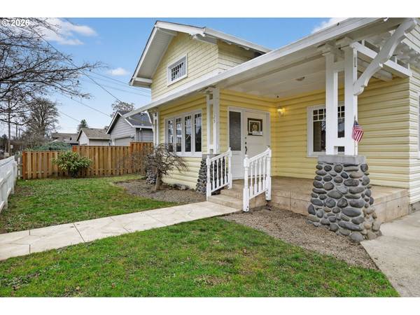 325 E ARLINGTON ST, Gladstone, OR 97027